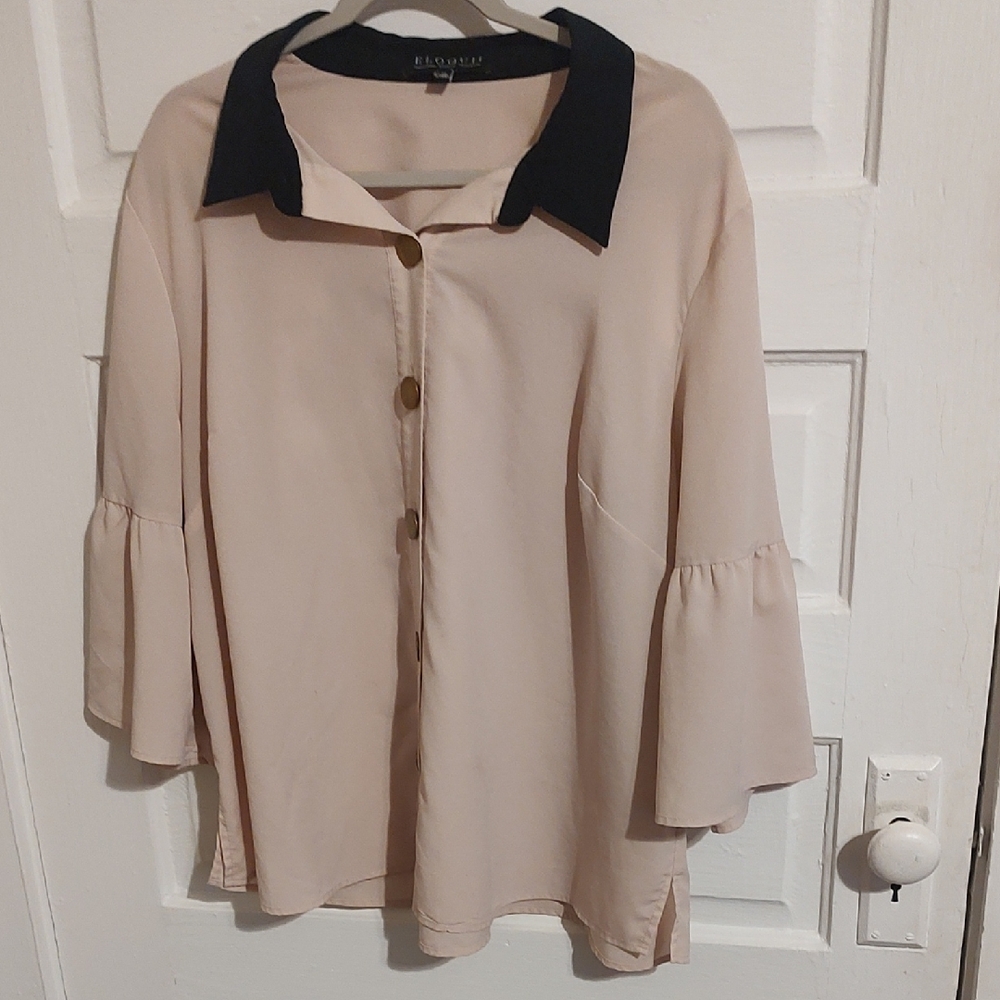 Eloquii Women's Cream and Black Top
